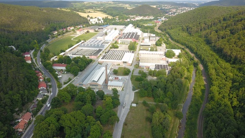 Auf dieser Luftaufnahme ist der Hauptstandort der Berndorf-Gruppe in Berndorf/NÖ zu sehen.