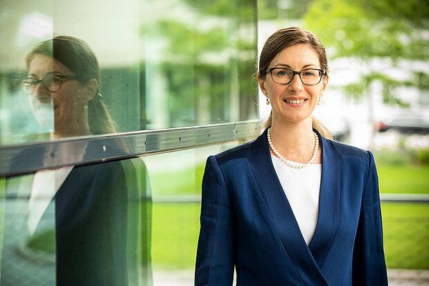 Auf dem Porträtfoto ist Sonja Zimmermann, die Aufsichtsratsvorsitzende der Berndorf AG, zu sehen.